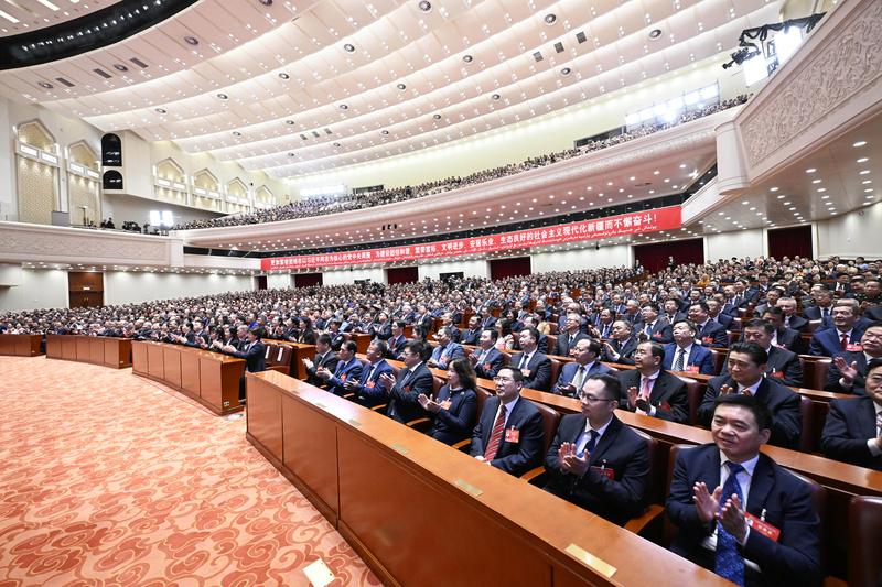 党徽熠熠映初心 新疆70年砥砺前行的精神密码
