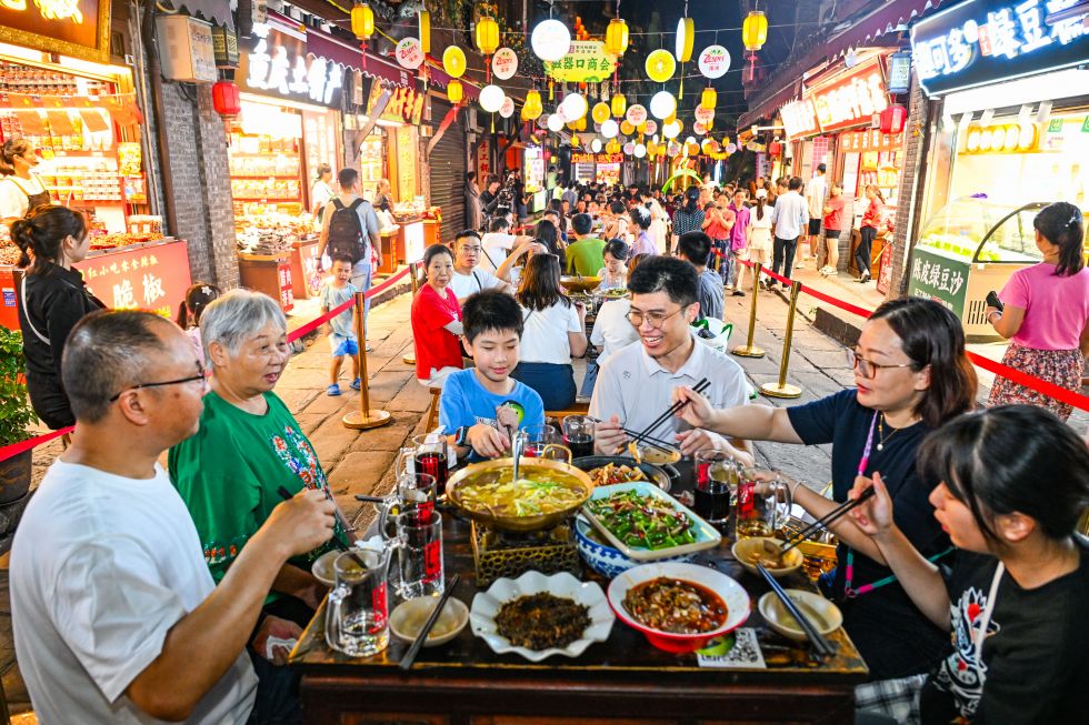 “味蕾游”点燃文旅消费新引擎