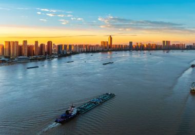 【党员课堂】学好用好《习近平谈治国理政》第五卷：深刻理解第一卷至第五卷是一个有机整体