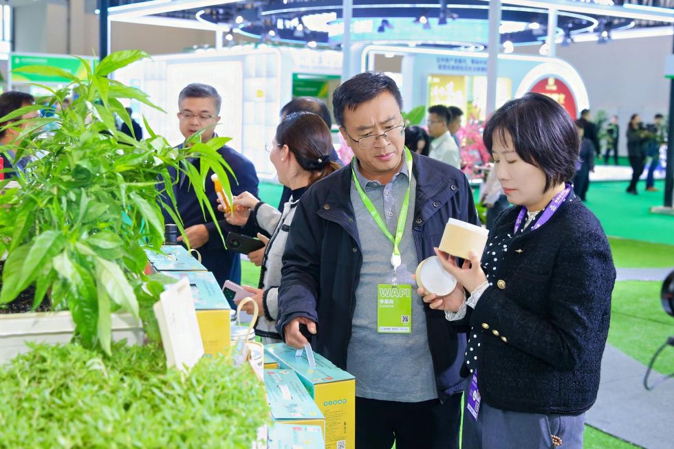 建设韧性食物供应体系+2025世界农业科技创新大会在京开幕XxjdzbC000067_20251013_CBMFN0A001