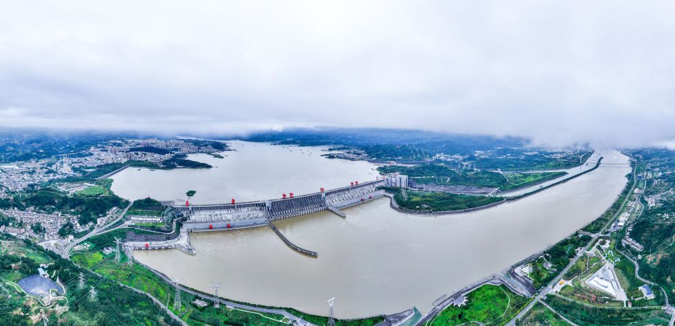 2025年10月3日拍摄的三峡大坝(无人机全景照片)。新华社记者 陈晔华 摄