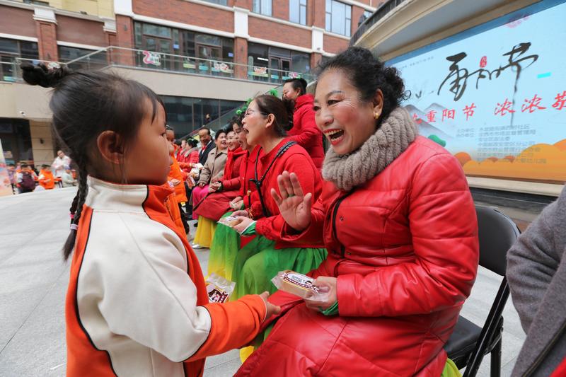 从“养老”到“享老”,托起最美“夕阳红”
