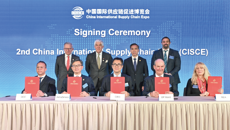 2024年5月24日,第二届链博会英国推介会上,英国参展企业与中展集团举行签约仪式。
