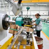 强化科技赋能，培育专精特新“小巨人”