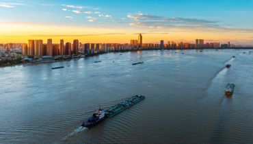 以更加强烈的历史主动精神推进中国式现代化