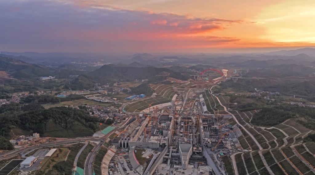 广西平陆运河全线冲刺“通江达海”一线观察