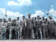 坚持人民至上 尊重人民主体地位