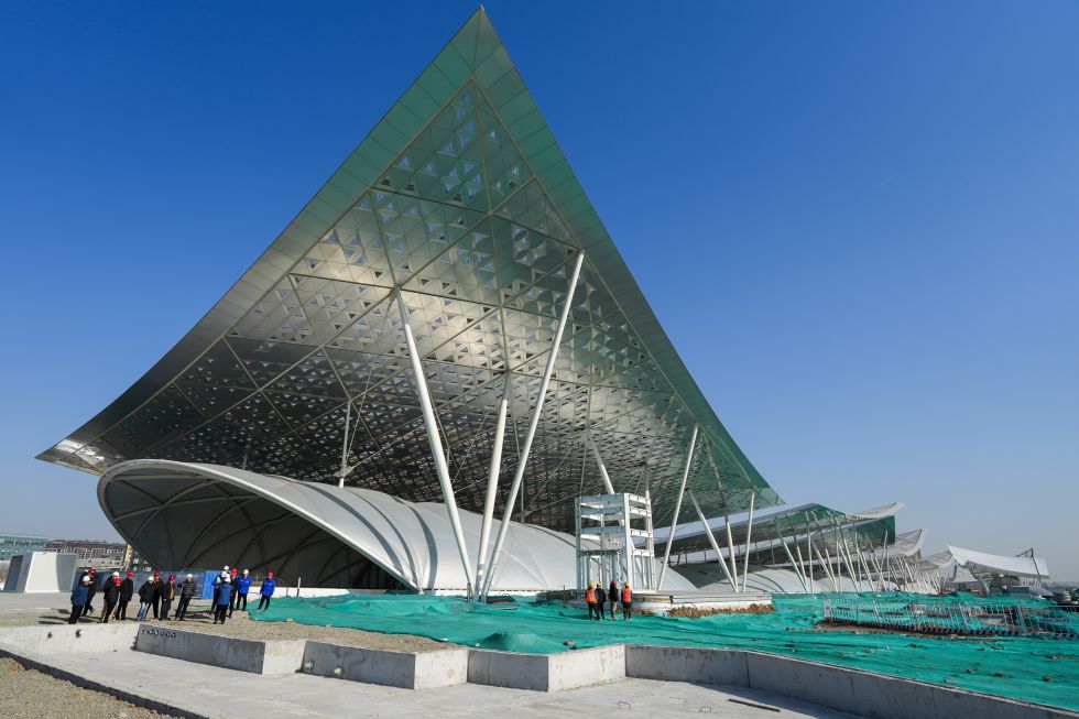 北京城市副中心站综合交通枢纽工程和&ldquo;京帆&rdquo;屋盖（2025年2月26日摄）。新华社记者 鞠焕宗 摄
