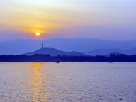 【党员课堂】以人民为中心：马克思主义人民立场与中国传统民本思想的会通