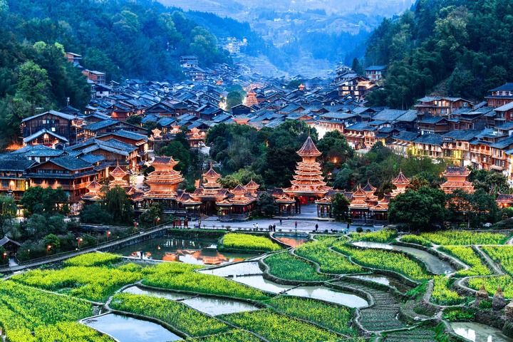 这是暮色中的贵州省黎平县肇兴侗寨(2025年3月17日摄)。新华社记者 杨文斌 摄