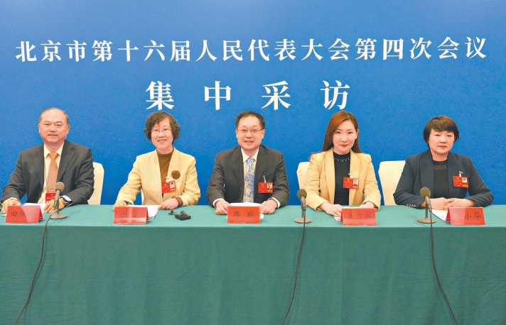 北京市人大代表讲述履职故事 蹲下身才能听到最真实的声音