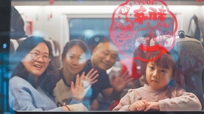 春运首日的四组镜头