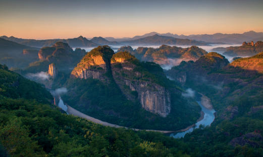 学习贯彻党的二十届四中全会精神系列文稿