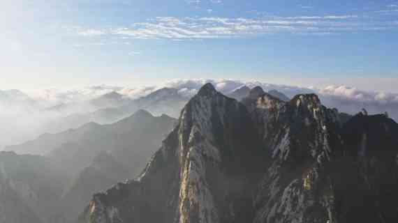 以党章和四中全会精神为指导 推动全面从严治党向纵深发展