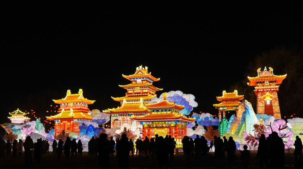 2月10日，2026圆明园新春灯会启幕。灯会自2月10日起持续至3月3日（正月十五）。 新华社记者 谢晗 摄