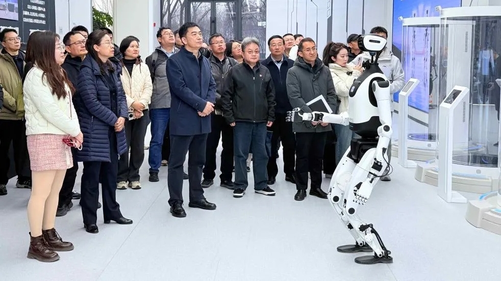 谢辉书记、贺亚兰院长带队赴北京经济技术开发区国家信创园调研学习