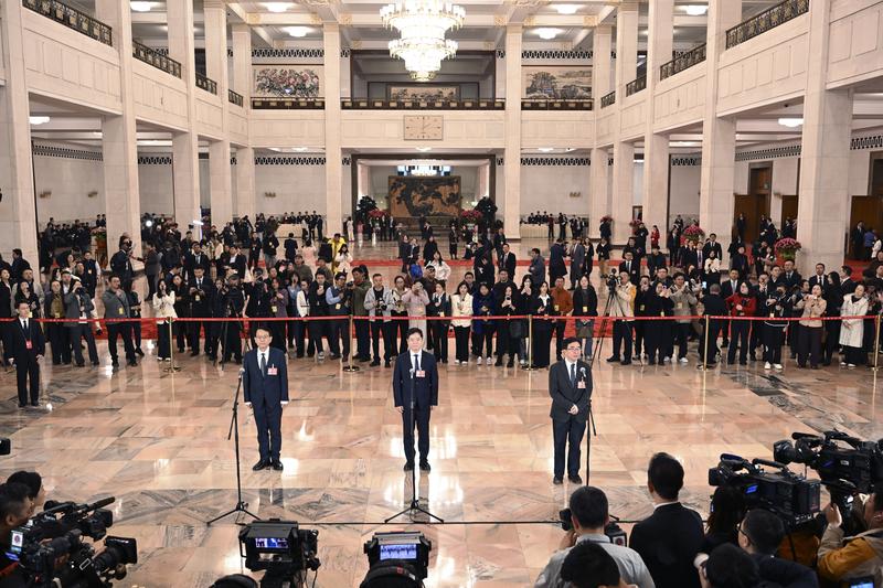 2026全国两会｜从首场“委员通道”读懂高质量发展的奋进力量