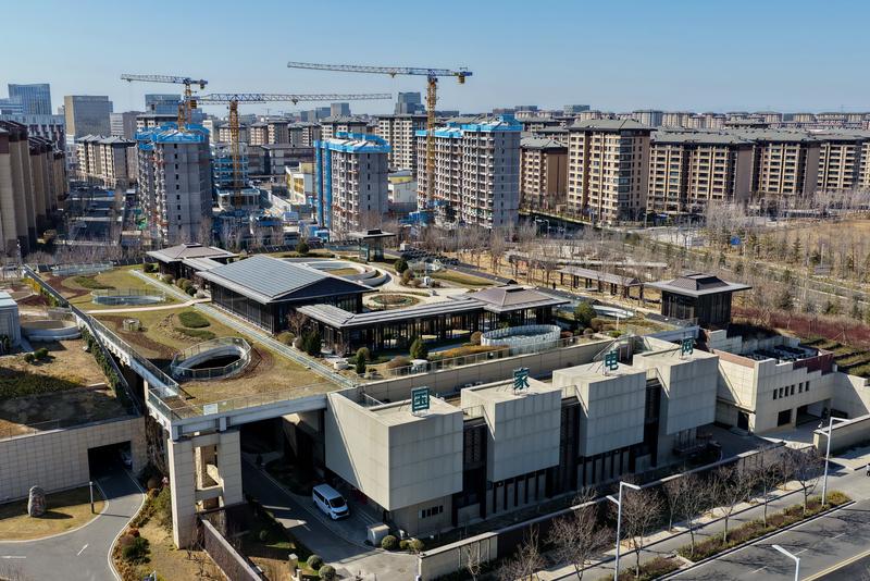 春潮涌动千年计，创新激荡未来城