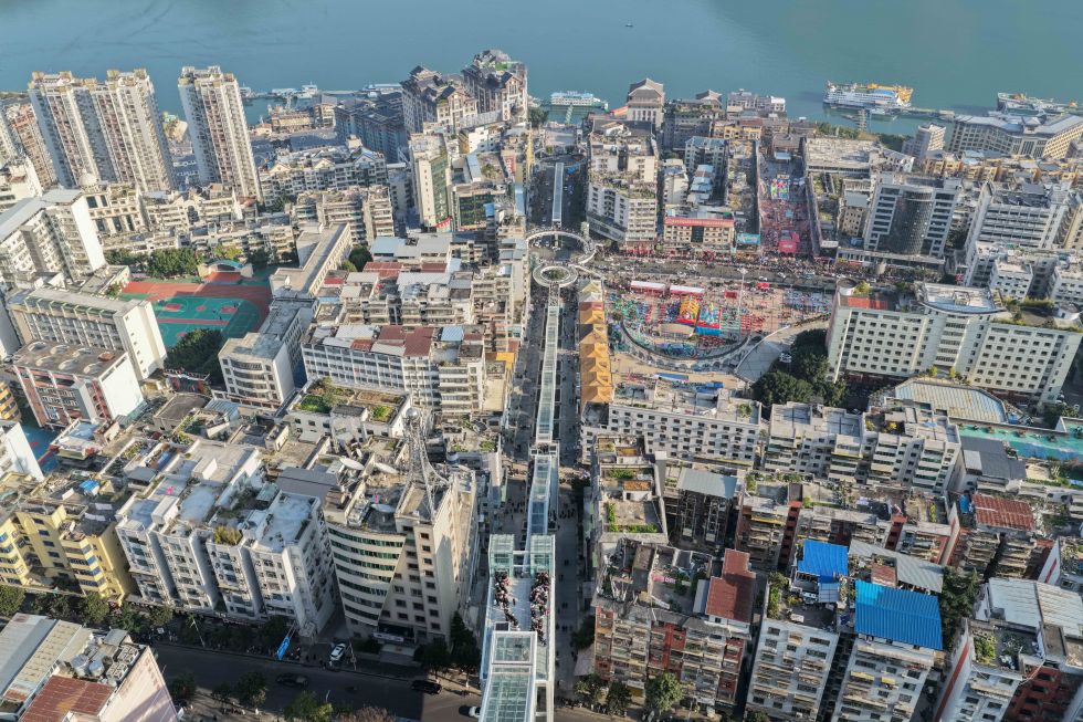 空中俯瞰巫山县&ldquo;神女大扶梯&rdquo;（2026年2月12日摄，无人机照片）。新华社记者 陈诚 摄