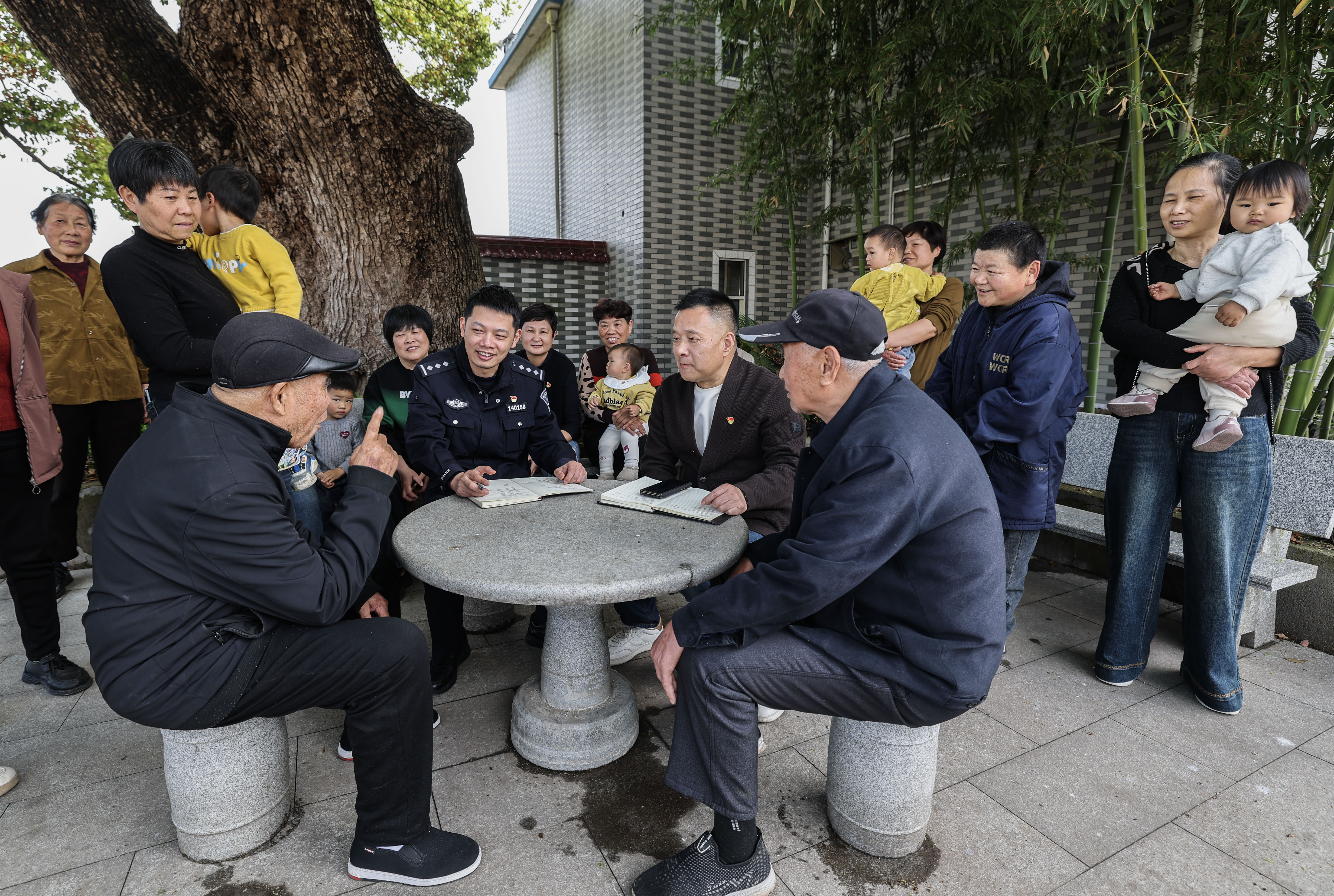 扪心“三”问，数说政绩观