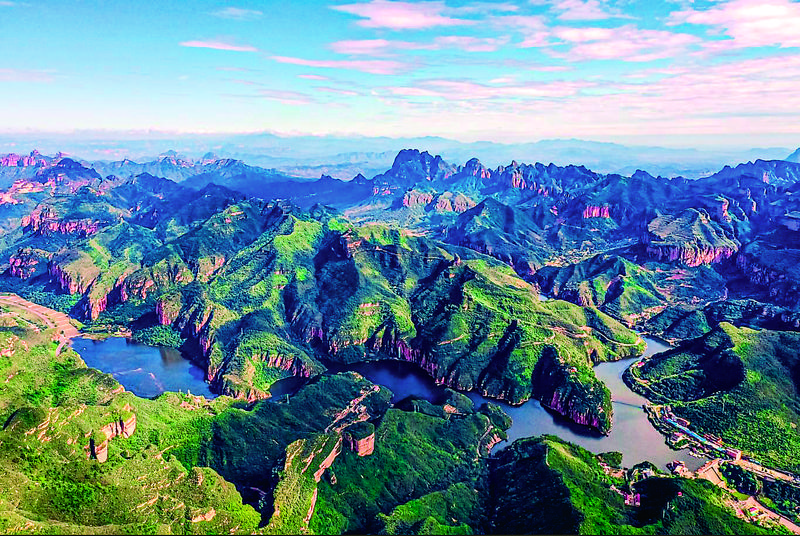 微光引前路，善念筑山河