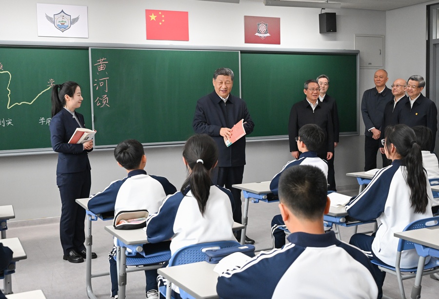 习近平：一体推进教育科技人才发展