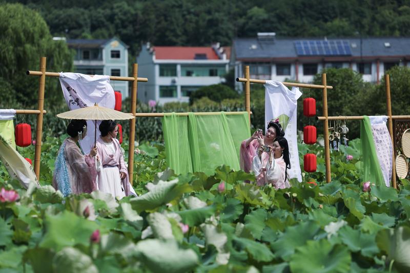 夏日经济“热辣滚烫” 发展活力“澎湃奔涌”