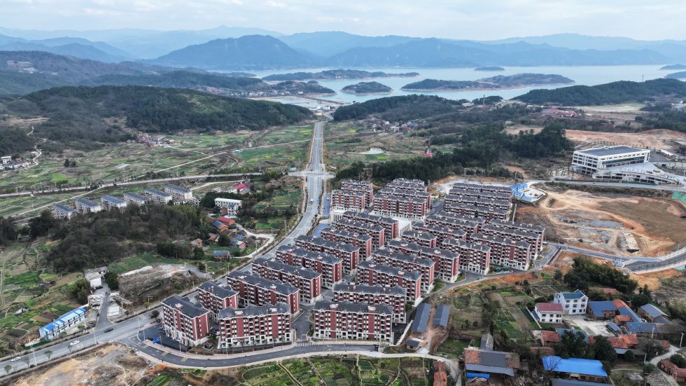 这是2026年2月4日拍摄的资兴市兴宁镇集中安置点福兴苑小区（无人机照片）。新华社记者 陈振海 摄