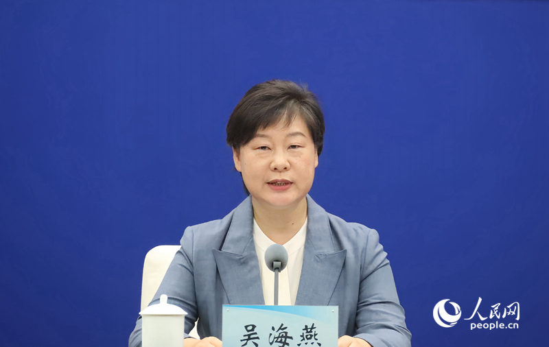 开封市委副书记、市长吴海燕介绍有关情况。人民网记者 霍亚平摄