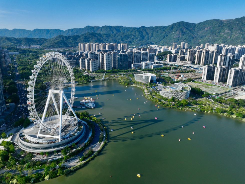 2026年5月1日拍摄的福建省福州市晋安湖一带山水城市景观（无人机照片）。新华社记者 姜克红 摄