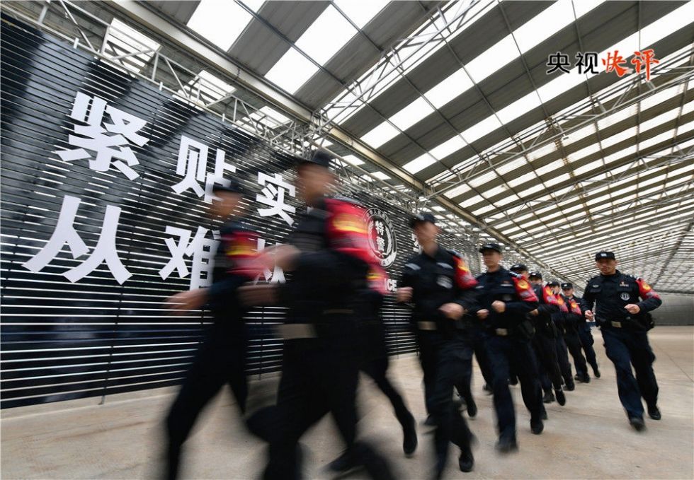 守百姓幸福，护家国平安，是人民公安的使命担当。公安工作根植人民、服务人民，一言一行连着民心，一举一动关乎安宁。所谓守幸福、护平安，是危难时刻的挺身而出，是困境之中的雪中送炭，是寻常日子里的默默坚守。&ldquo;漳州110&rdquo;的三十年奋进之路，生动印证了一个朴素道理：公安工作的生命力，藏在用心用情的为民服务里，融在点点滴滴的排忧解难中。褪去光环、回归本质，这支队伍最动人的底色，始终是扎根基层、心系群众的为民情怀。