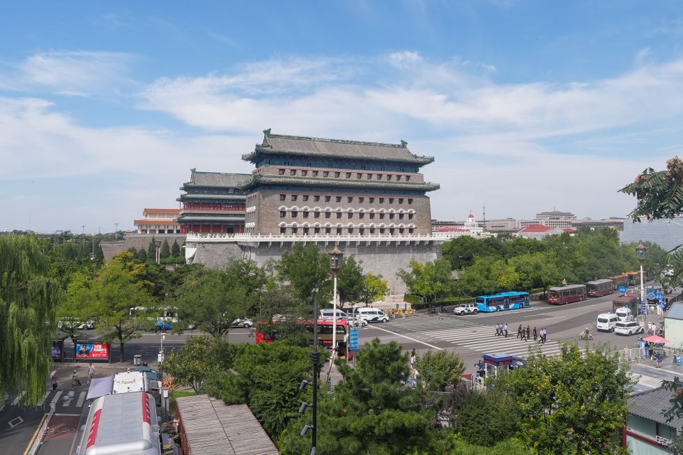 这是2026年9月4日拍摄的位于北京中轴线上的正阳门和正阳门箭楼（前）。  新华社记者 鞠焕宗 摄
